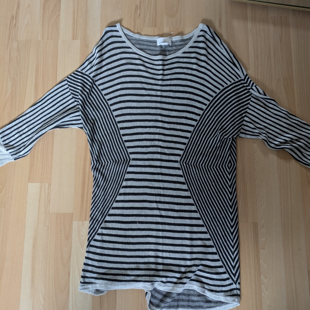 Top Jaclyn Smith Monochrome Striped Crew Neck Sweater